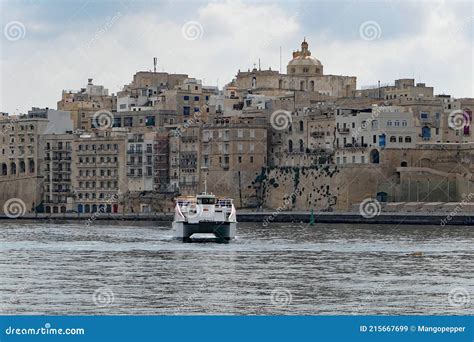 ferry from lascaris to birgu.